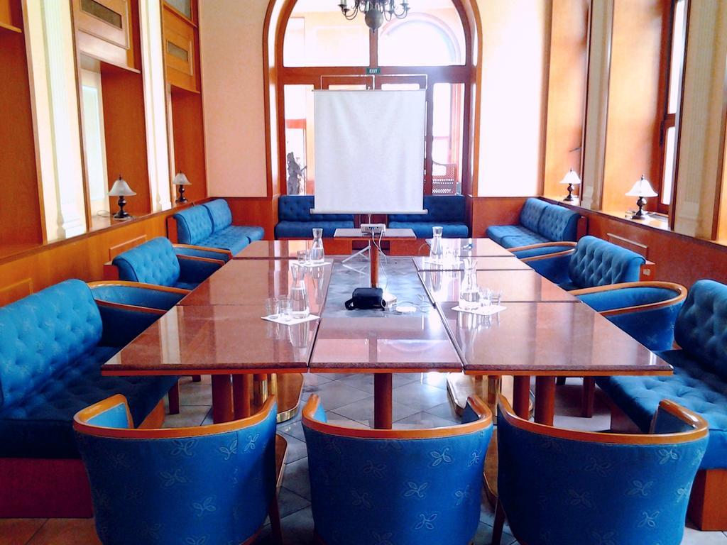 Opera Hotell 4*