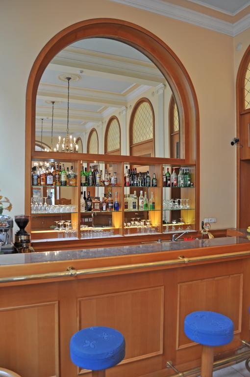 Opera Hotell 4*
