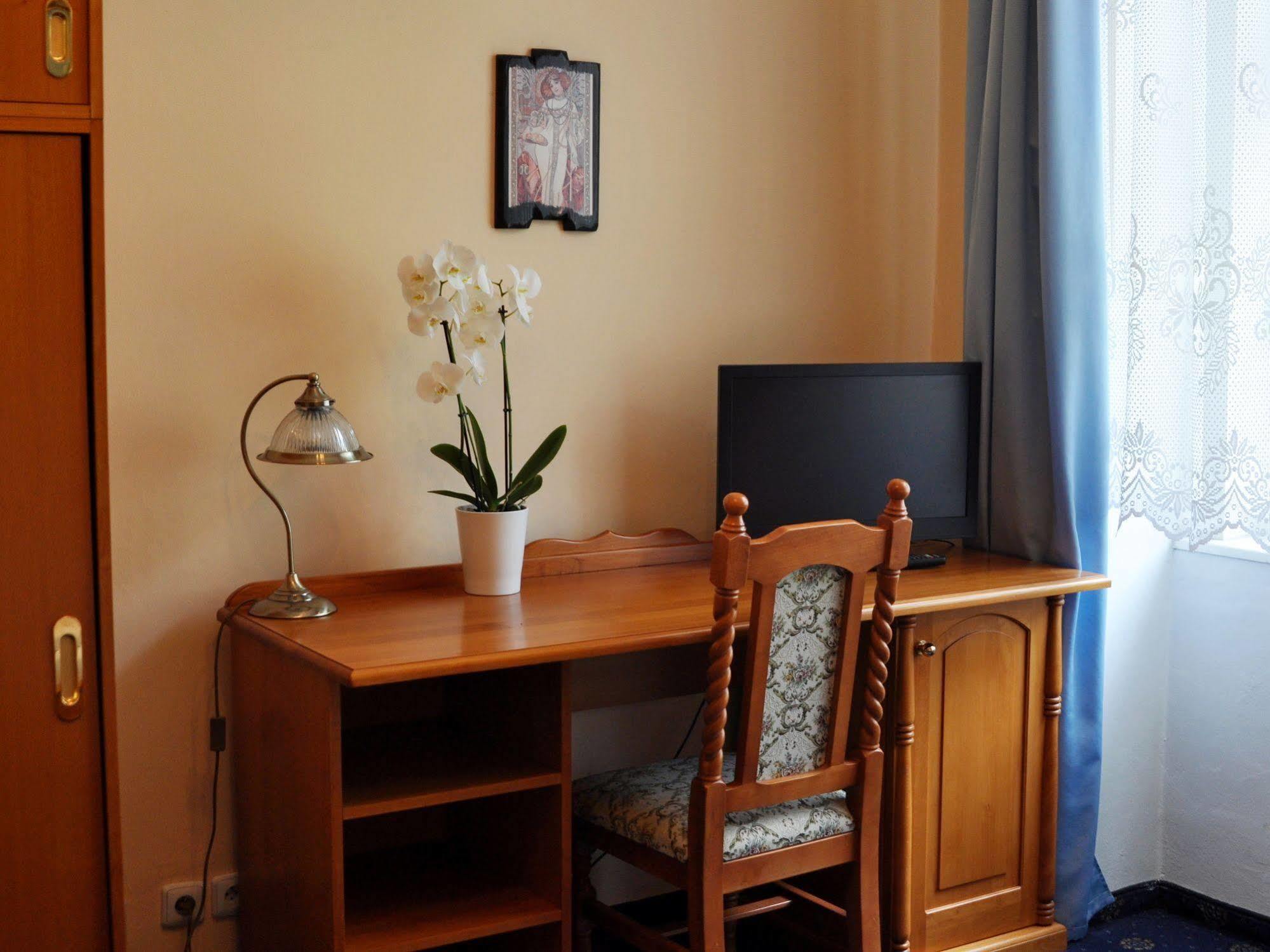 Opera Hotell 4*