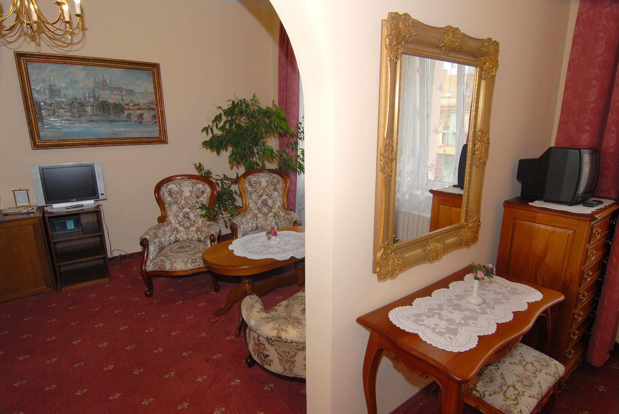 Opera Hotell 4*